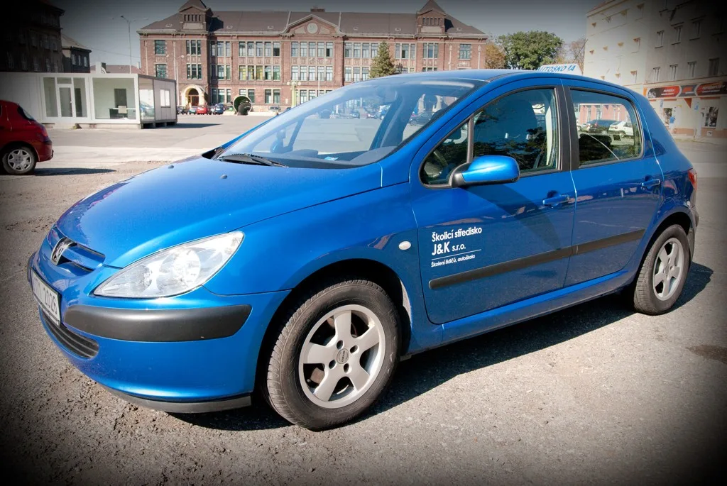 Peugeot 307 – modrý výcvikový vůz